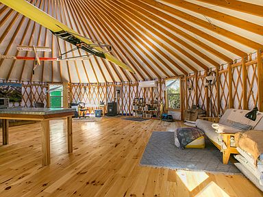 35′ fully modern yurt