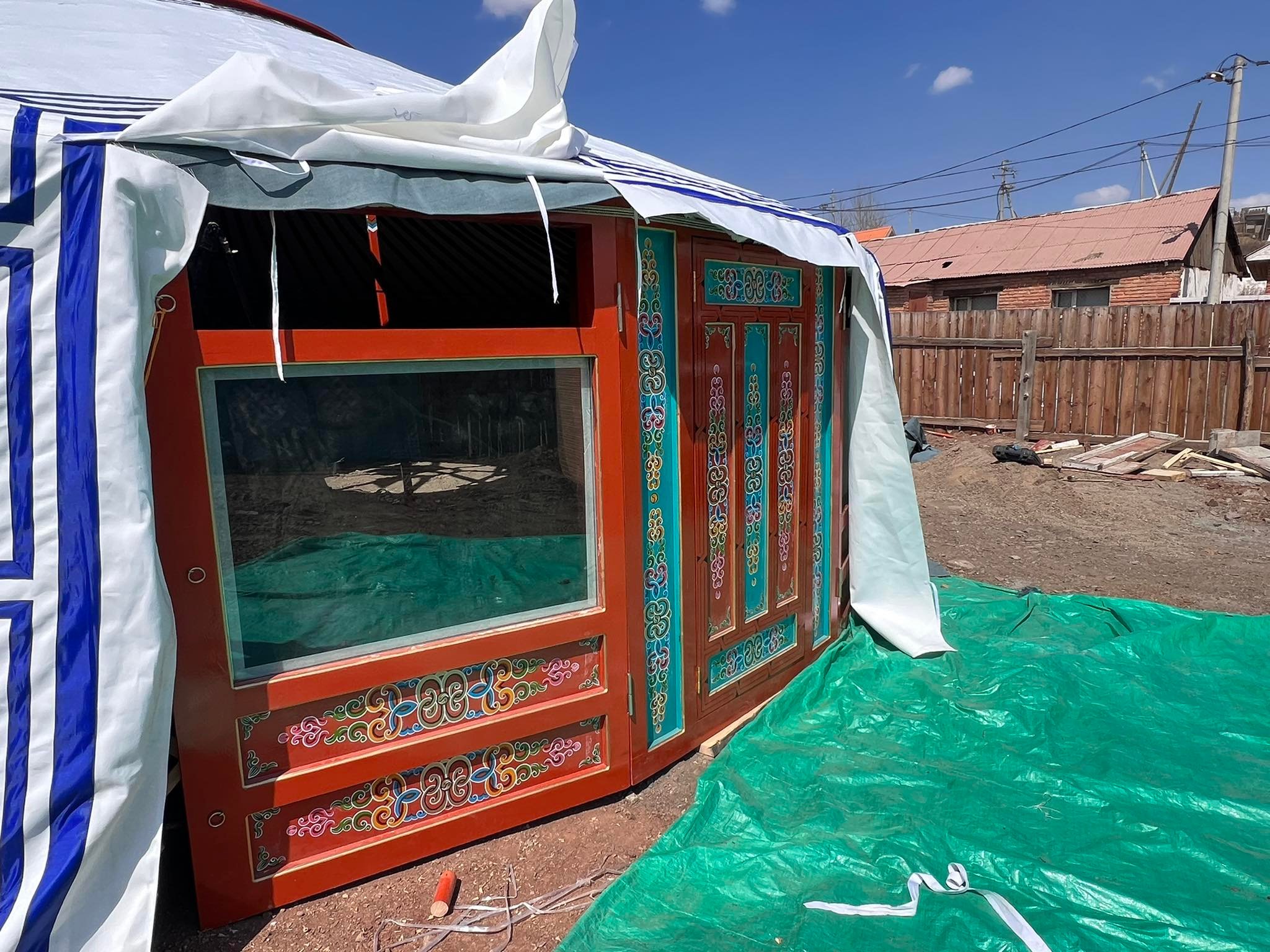 28ft diameter, 615 square feet